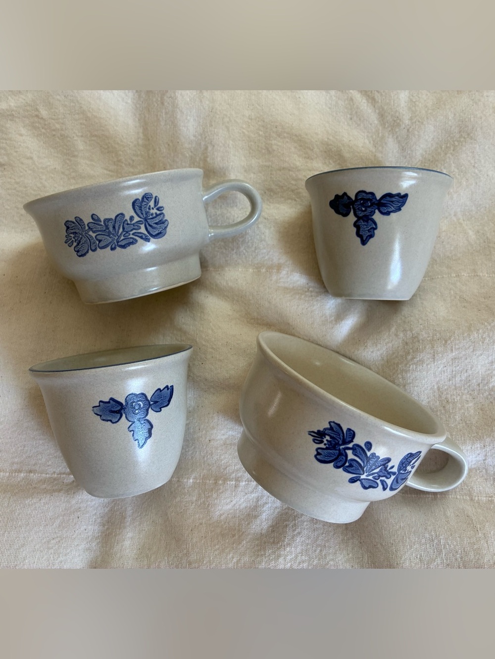 Pfaltzgraff Yorktowne Stoneware Misc Set 2 Mugs 2 Custard Cups American Heritage